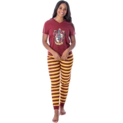 Harry Potter Womens' Hogwarts House Crest Jogger Pajama Set-All Houses -Intimo GUEST bad995dd 93d2 4f6b be61 c51f7415249b