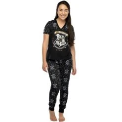 Harry Potter Women's Juniors Hogwarts Crest Foil Print Jogger Pajama Set -Intimo GUEST bbf77fb7 ac98 4c79 a3f9 189000bfcb34